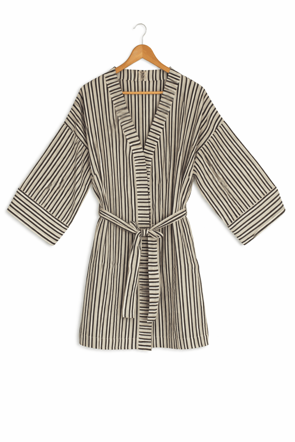 With Respect to the Rhythm of Weaving and Labor